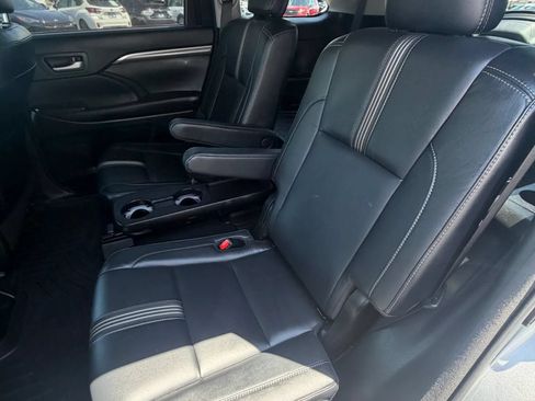 Used 2017 Toyota Highlander SE AWD/4WD image 13