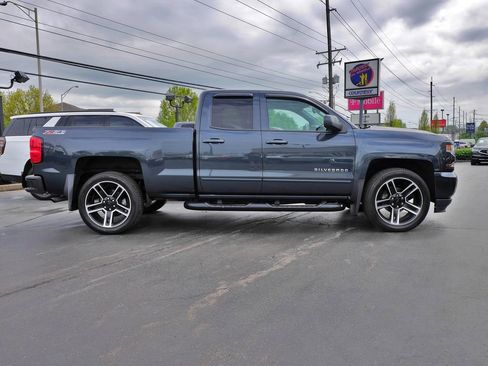 Used 2017 Chevrolet Silverado 1500 LT w/ LPO, Black Pack AWD/4WD image 4
