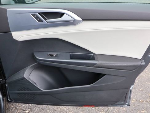 New 2025 Volkswagen Taos SE image 44