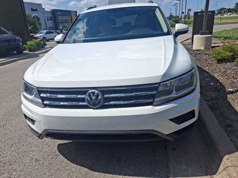 Used 2021 Volkswagen Tiguan SE AWD/4WD image 2