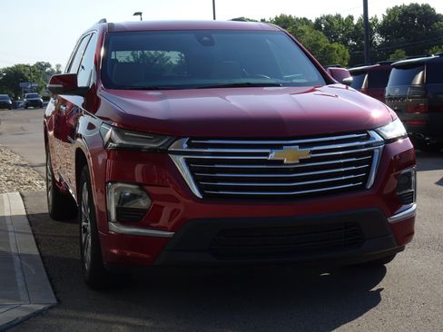 Used 2023 Chevrolet Traverse Premier w/ LPO, Floor Liner Package FWD image 6