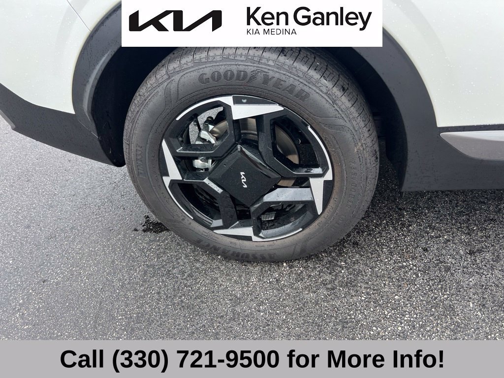 Certified 2026 Kia Sportage EX w/ EX Panoramic Sunroof Package AWD/4WD image 21