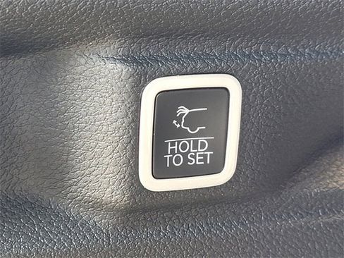 New 2024 Jeep Grand Cherokee L Altitude image 15