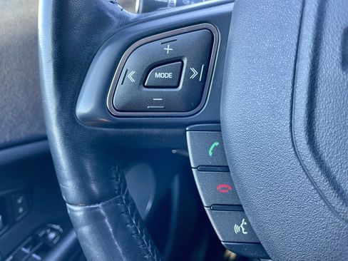 Used 2017 Land Rover Range Rover Evoque SE image 22