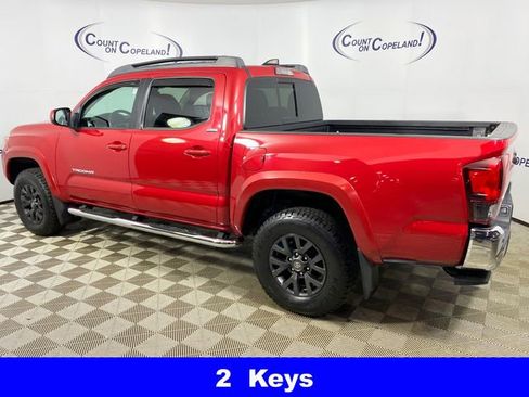 Used 2022 Toyota Tacoma SR5 AWD/4WD image 3