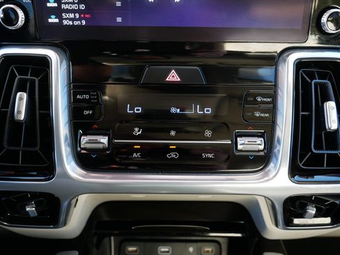 Certified 2023 Kia Sorento SX image 23