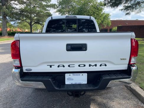 Used 2016 Toyota Tacoma SR5 RWD image 4