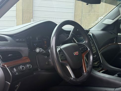 Used 2019 Cadillac Escalade Premium Luxury AWD/4WD image 5