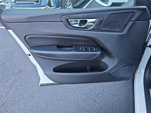 Used 2021 Volvo XC60 T6 Inscription w/ Climate Package image 13