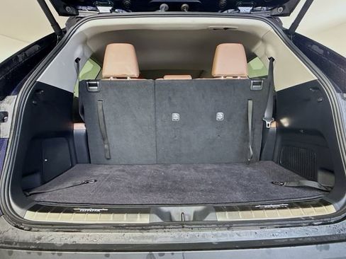 Used 2024 Toyota Grand Highlander image 28