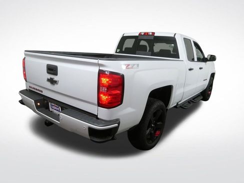 Used 2017 Chevrolet Silverado 1500 LT w/ Redline Edition AWD/4WD image 4