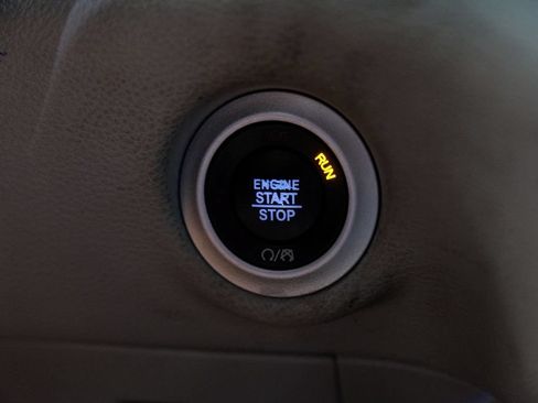 Used 2020 Chrysler Pacifica Limited FWD image 30