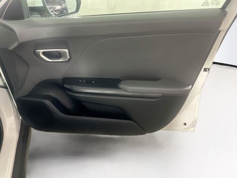 Used 2025 Kia K4 FWD image 31
