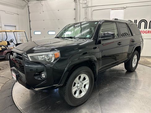 Used 2022 Toyota 4Runner SR5 image 10