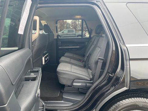 Used 2022 Ford Expedition XLT image 18