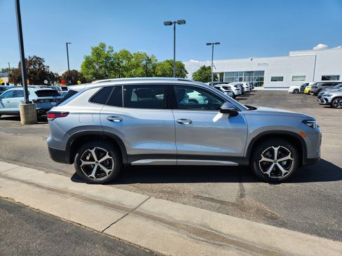 New 2025 Volkswagen Tiguan SE image 8