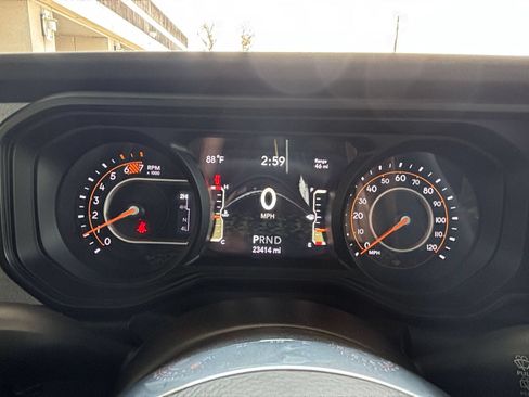 Used 2025 Jeep Wrangler Unlimited Sahara AWD/4WD image 40