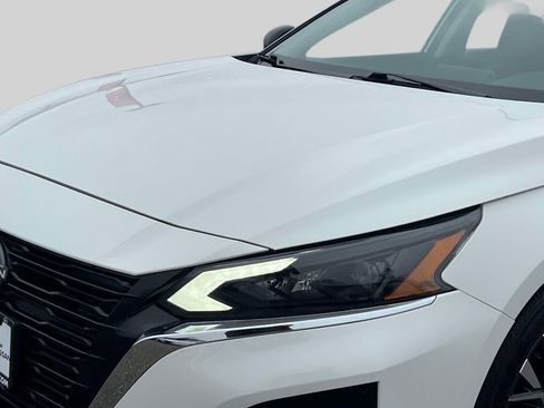 Used 2025 Nissan Altima 2.5 SV FWD image 9