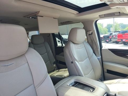 Used 2017 Cadillac Escalade ESV Luxury AWD/4WD image 24