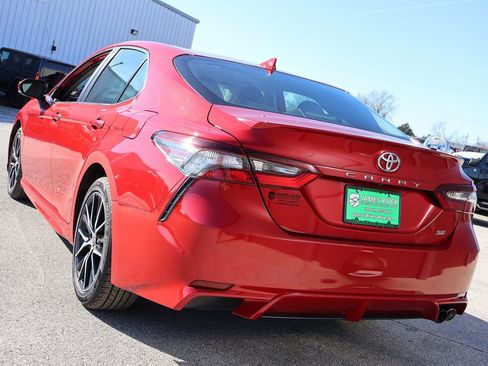 Used 2024 Toyota Camry SE image 3