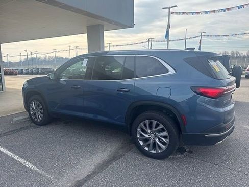 Certified 2025 Buick Enclave Preferred image 4