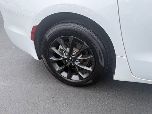 Used 2025 Chrysler Pacifica Select FWD image 4