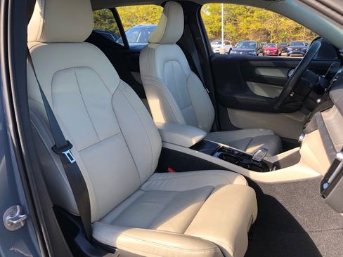 Used 2023 Volvo XC40 B5 Ultimate w/ Protection Package Premier image 34