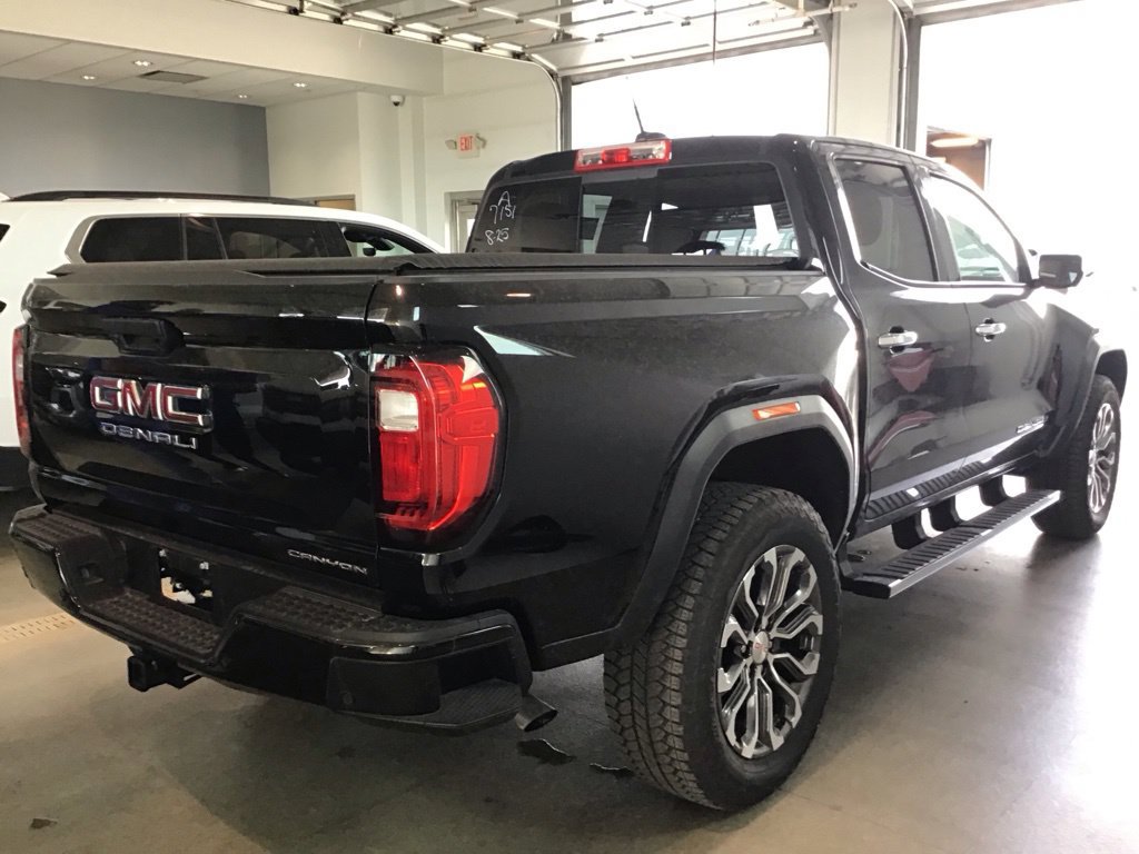 Used 2026 GMC Canyon Denali AWD/4WD image 3