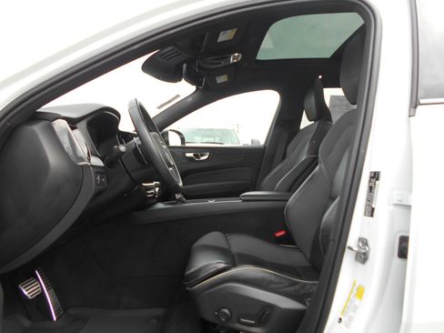 Used 2020 Volvo XC60 T6 R-Design w/ Protection Package Premier image 9