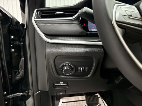Used 2023 Jeep Grand Cherokee L Laredo RWD image 18