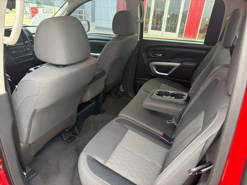 Used 2022 Nissan Titan SV RWD image 17
