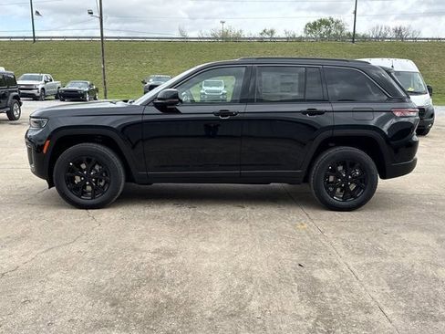 New 2026 Jeep Grand Cherokee Altitude AWD/4WD image 10