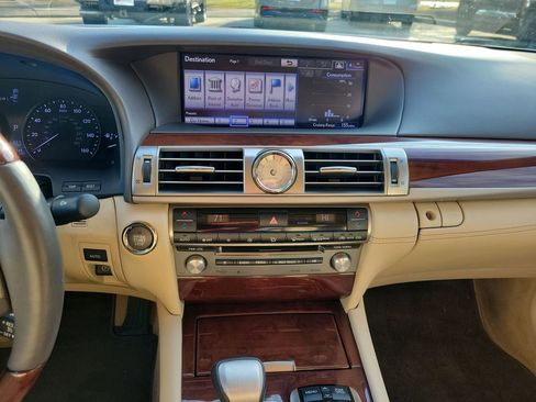 Used 2014 Lexus LS 460 image 26