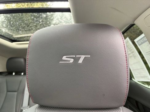 Used 2023 Buick Envision Essence w/ Technology Package I image 29