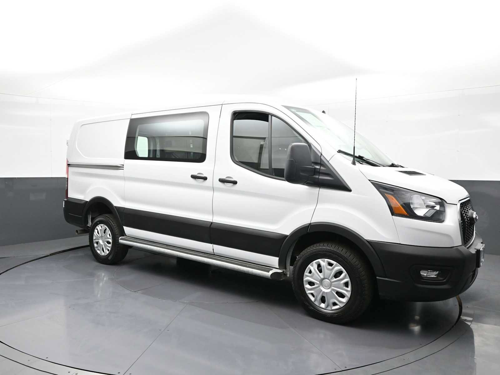 Used 2025 Ford Transit 250 Low Roof w/ Exterior Upgrade Package RWD image 4