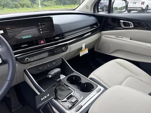 New 2026 Kia Carnival SX Prestige FWD image 11