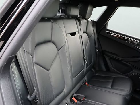 Used 2018 Porsche Macan AWD/4WD image 13