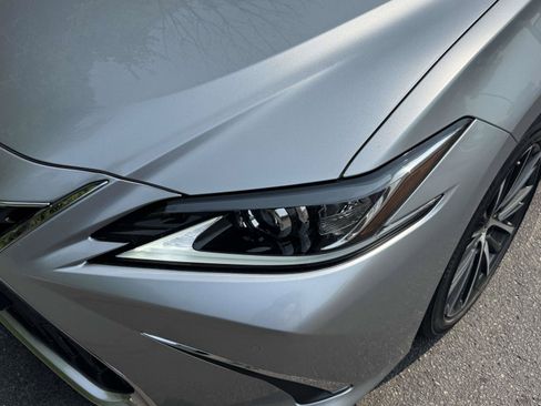 Used 2022 Lexus ES 350 w/ Premium Package FWD image 9