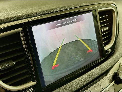 Used 2024 Chrysler Pacifica Touring-L FWD image 22