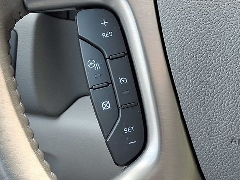 Used 2013 Chevrolet Avalanche LTZ AWD/4WD image 21