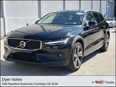 Used 2025 Volvo V60 B5 Cross Country Plus AWD/4WD image 1