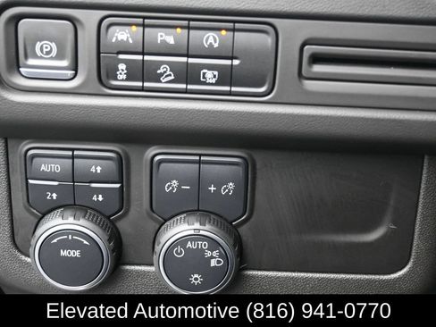 Used 2023 Chevrolet Tahoe Z71 w/ Luxury Package AWD/4WD image 27