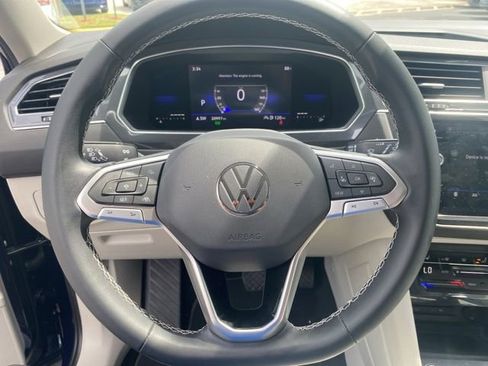 Used 2023 Volkswagen Tiguan SE FWD image 17