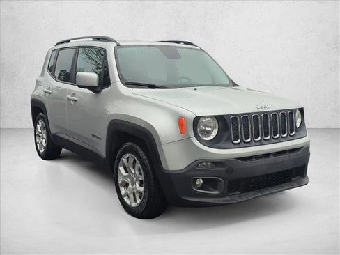 Used 2017 Jeep Renegade Latitude image 3