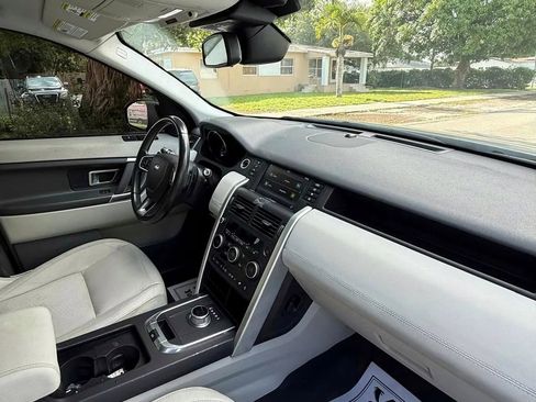 Used 2016 Land Rover Discovery Sport SE image 15