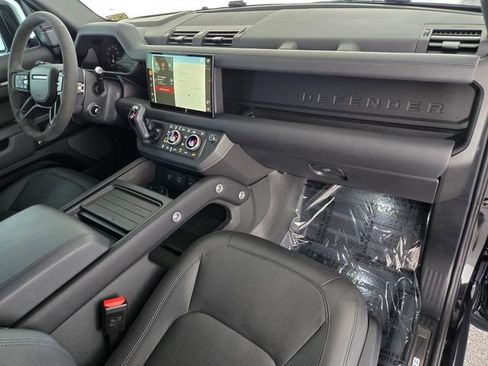 Used 2024 Land Rover Defender 110 V8 AWD/4WD image 18