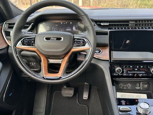New 2025 Jeep Grand Cherokee Summit image 27