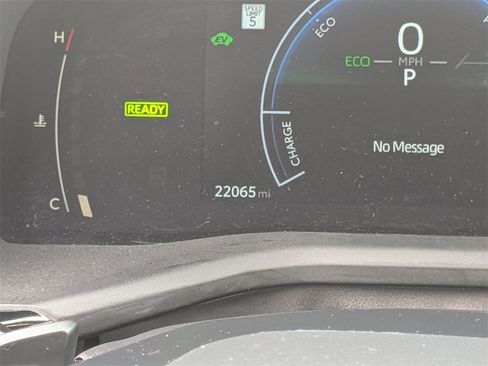 Used 2025 Toyota Camry SE image 17