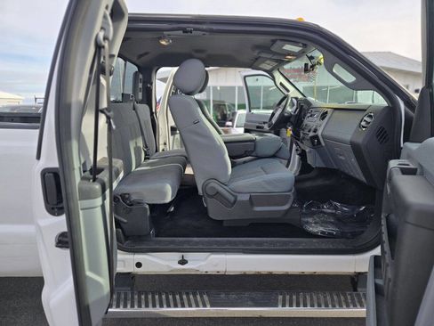 Used 2015 Ford F350 XLT w/ XLT Premium Package image 32