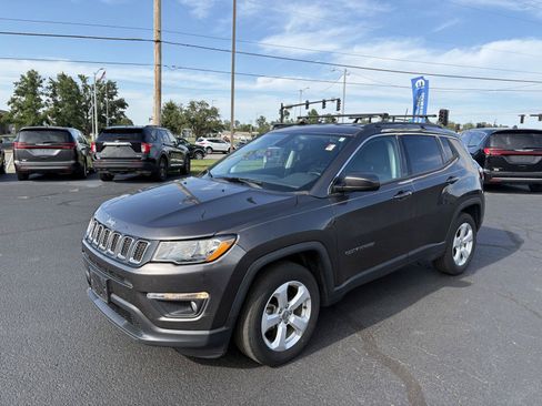 Used 2019 Jeep Compass Latitude w/ Popular Equipment Group FWD image 4